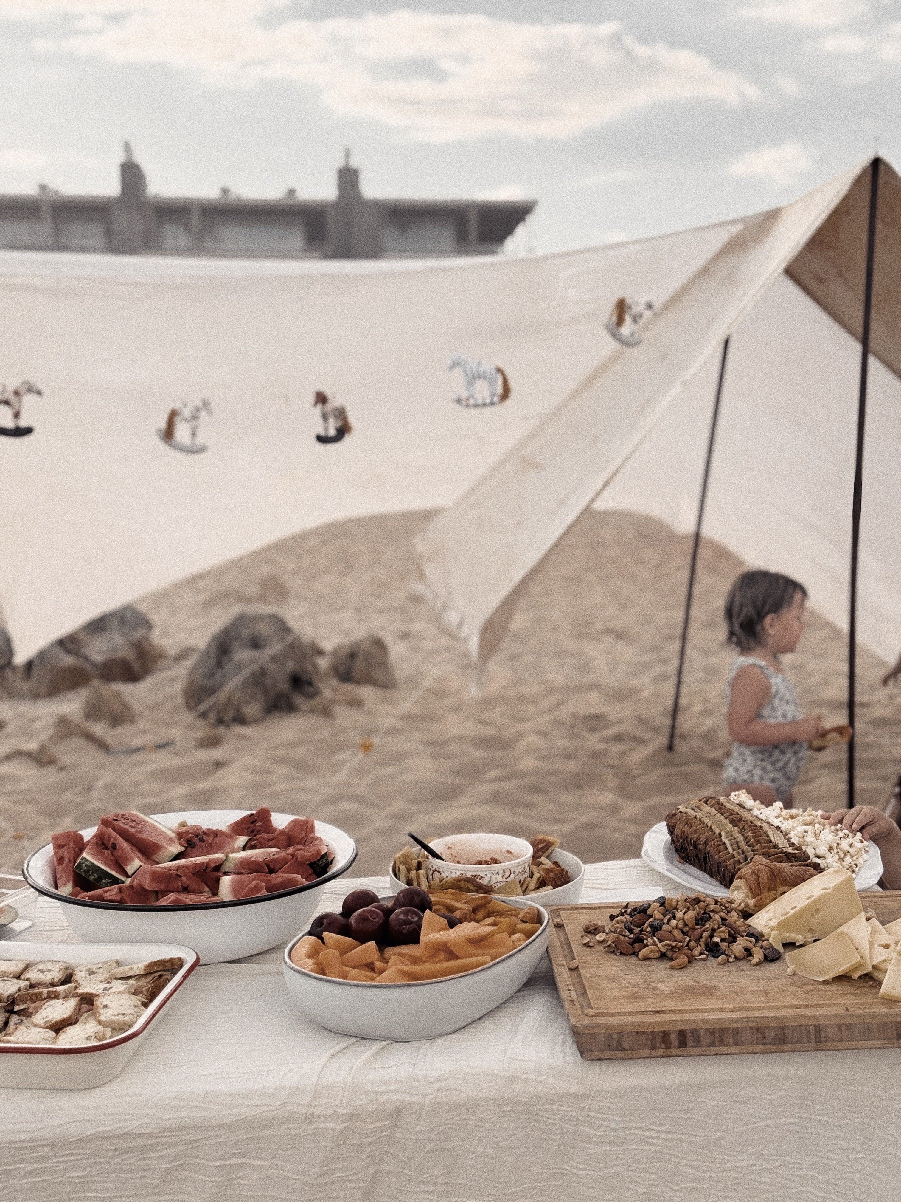 Mini folk horses set